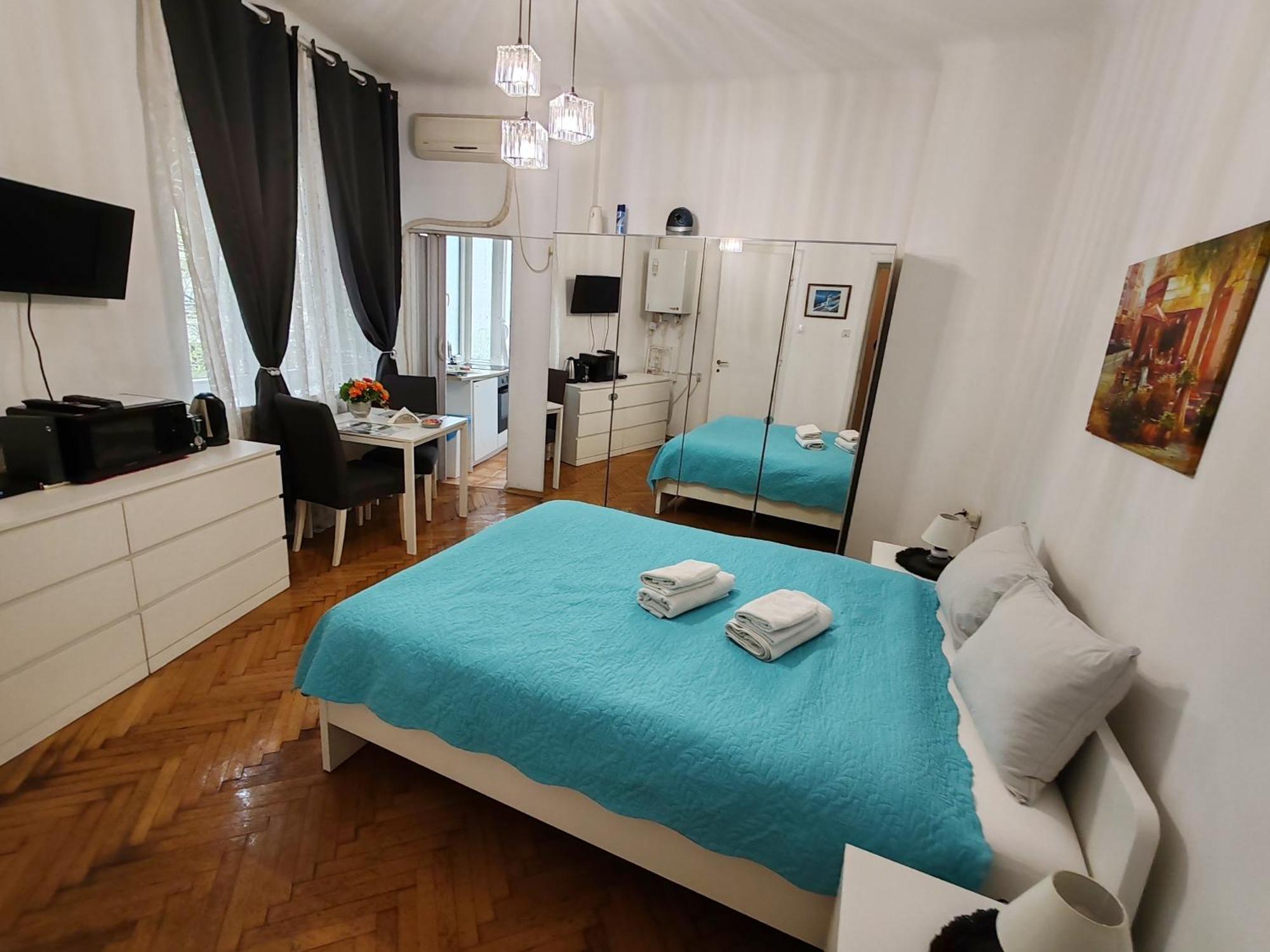 Studio Ultracentral Universitatea Букурещ Екстериор снимка